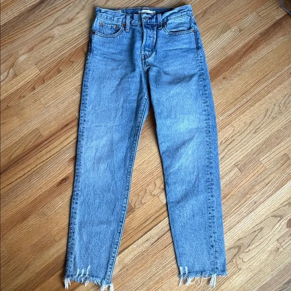 Levi’s size 26 wedgie Classic Light Blue High-Waist Distressed Hem Jeans - Picture 2 of 6